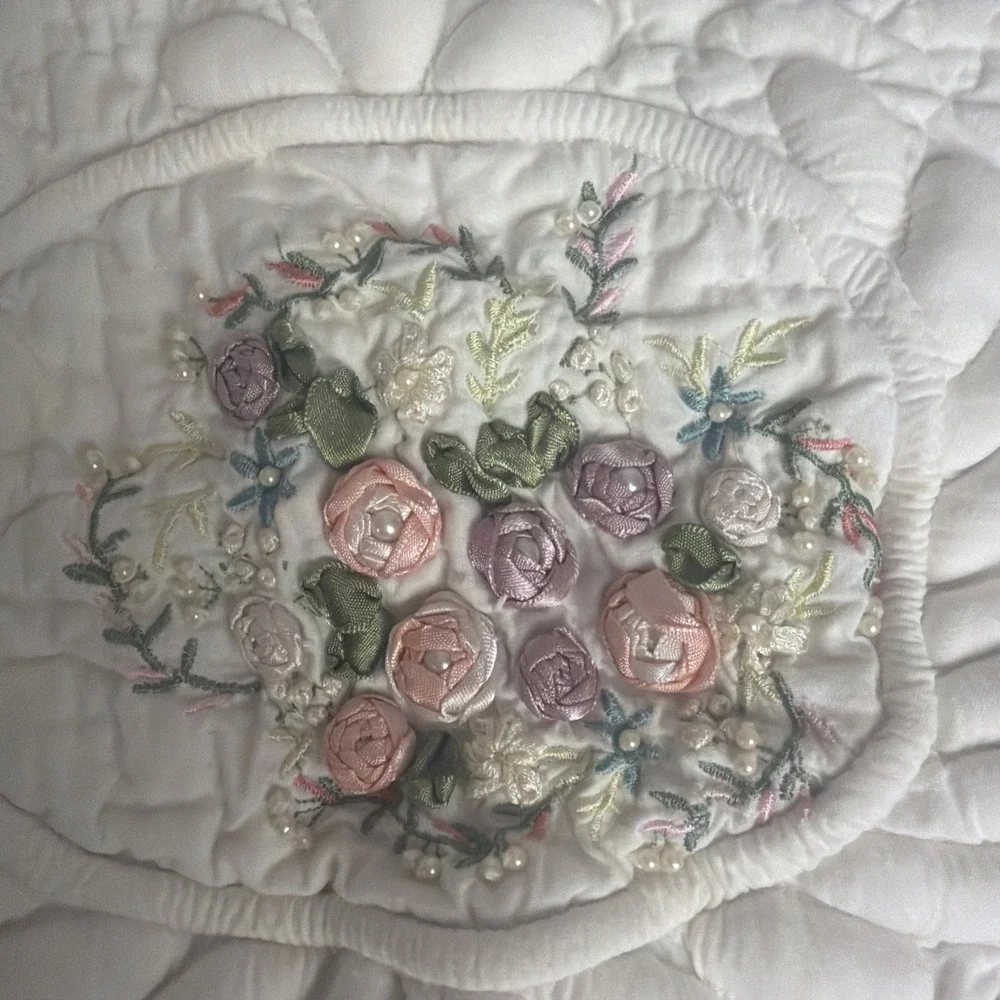 Jcpenney Home Collection White Quilted/Embroidered Pillow Shams 21 X 27 Set